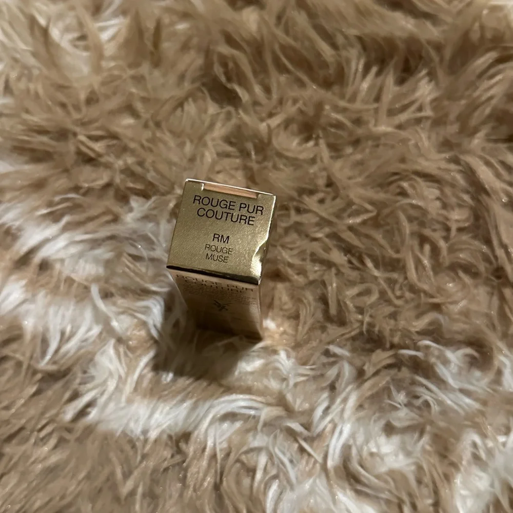 Nwt ROUGE PUR COUTURE lipstick.  Holiday pick🎁